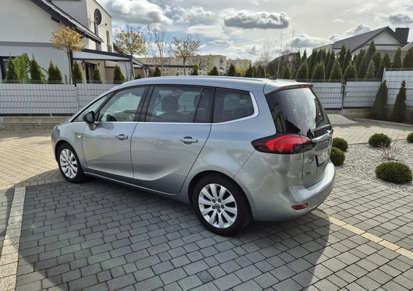 Opel Zafira cena 35500 przebieg: 166000, rok produkcji 2015 z Głogów małe 352